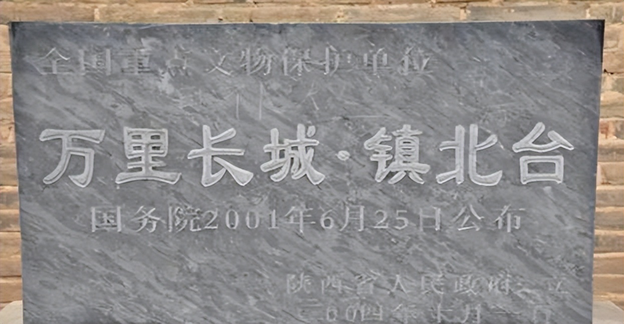 陕西境内长城遭“破坏”，游客到处刻字留名，无幸石砖几乎无一幸免